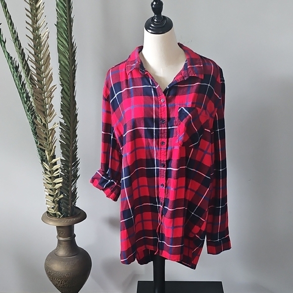 beachlunchlounge Red and Blue Plaid Hi-Low Button Down - Picture 1 of 10